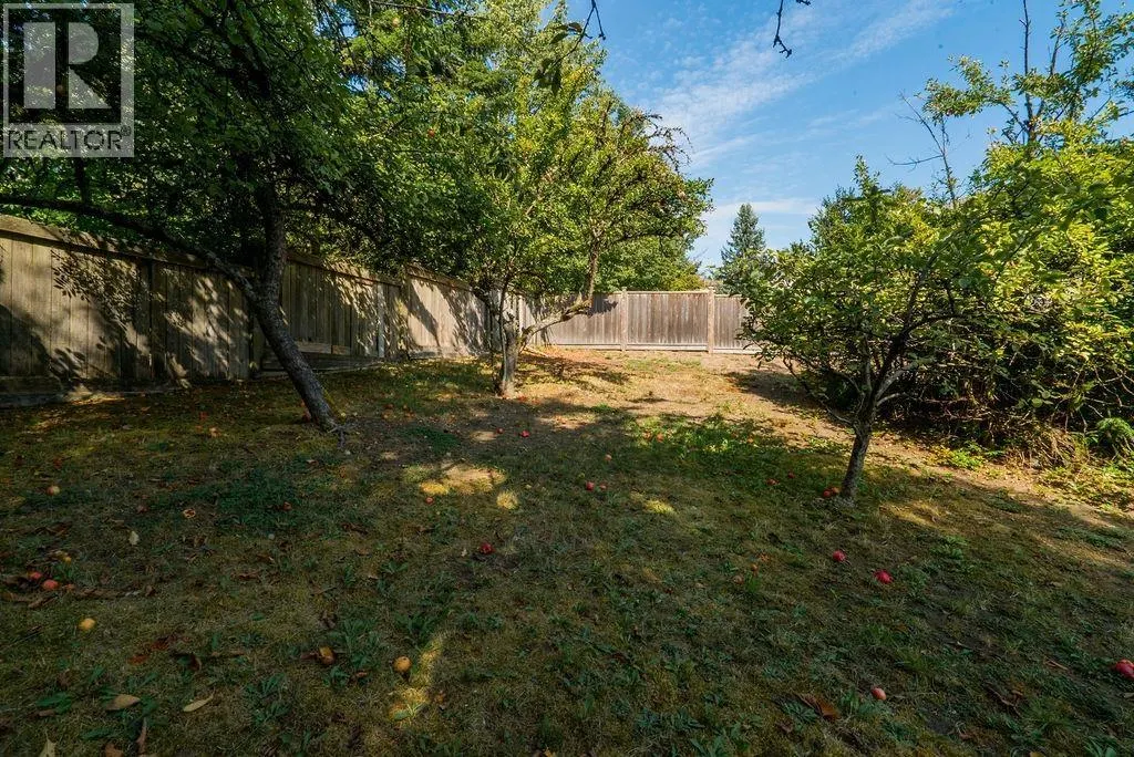 7 CADARWOOD COURT