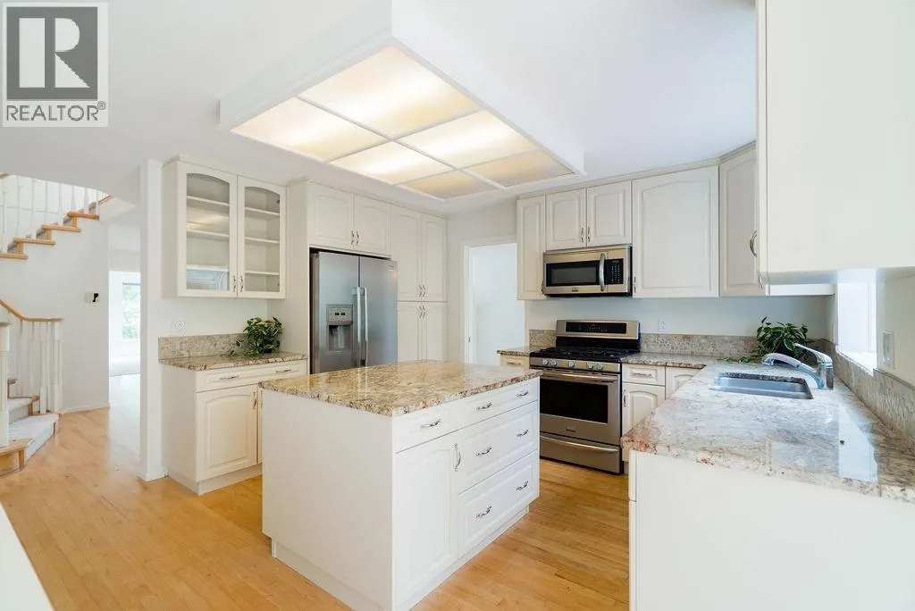 7 CADARWOOD COURT
