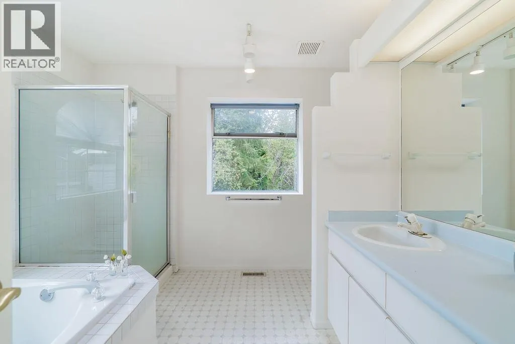 7 CADARWOOD COURT