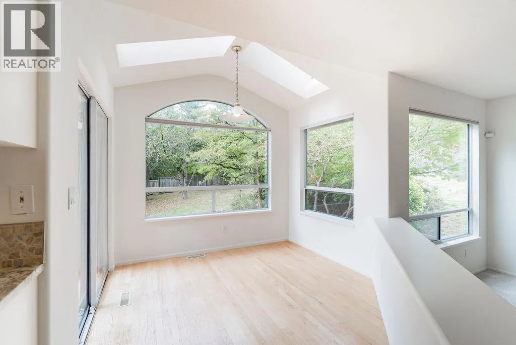 7 CADARWOOD COURT