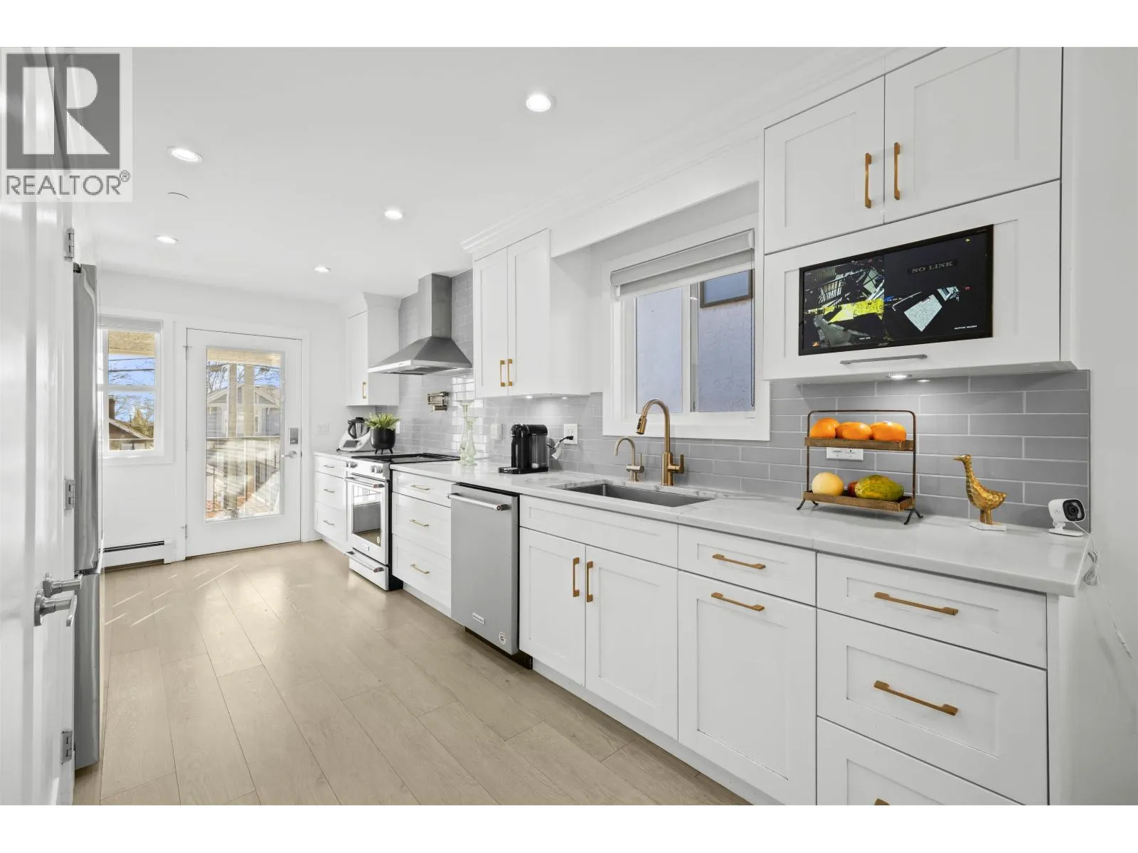 870 W 59TH AVENUE