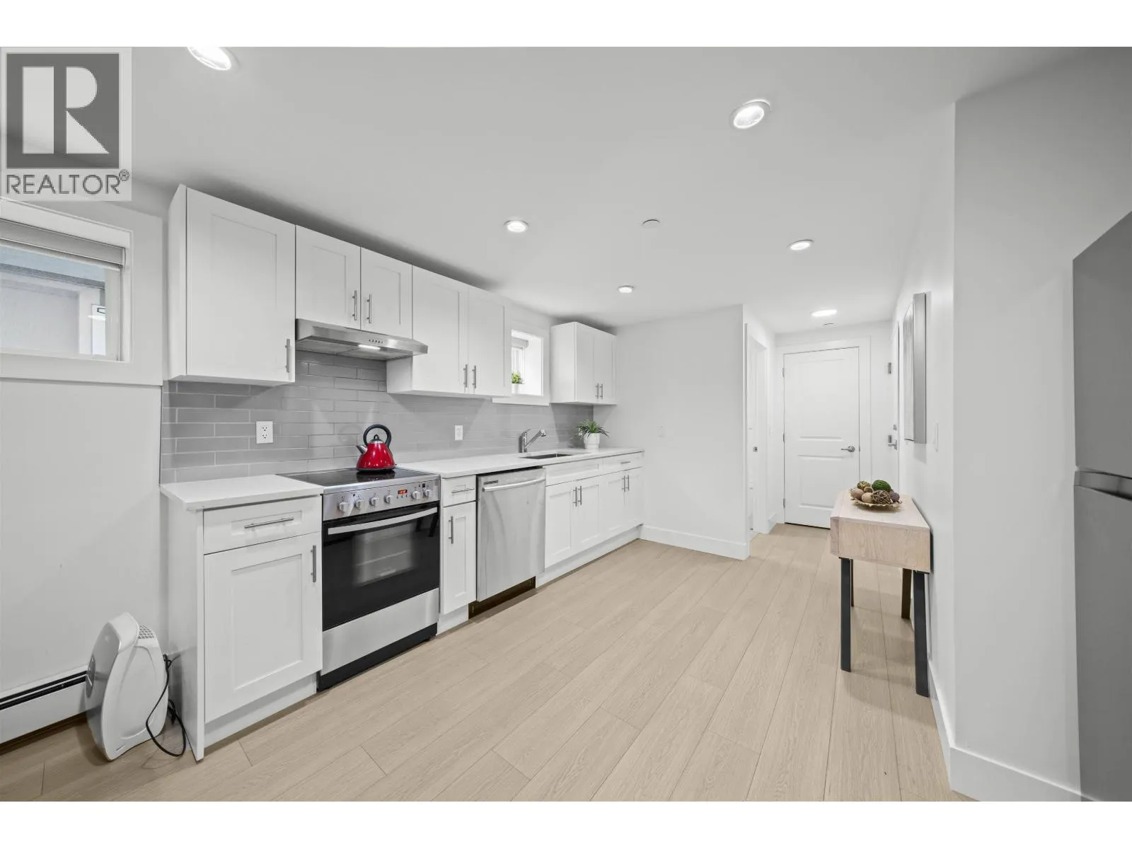 870 W 59TH AVENUE