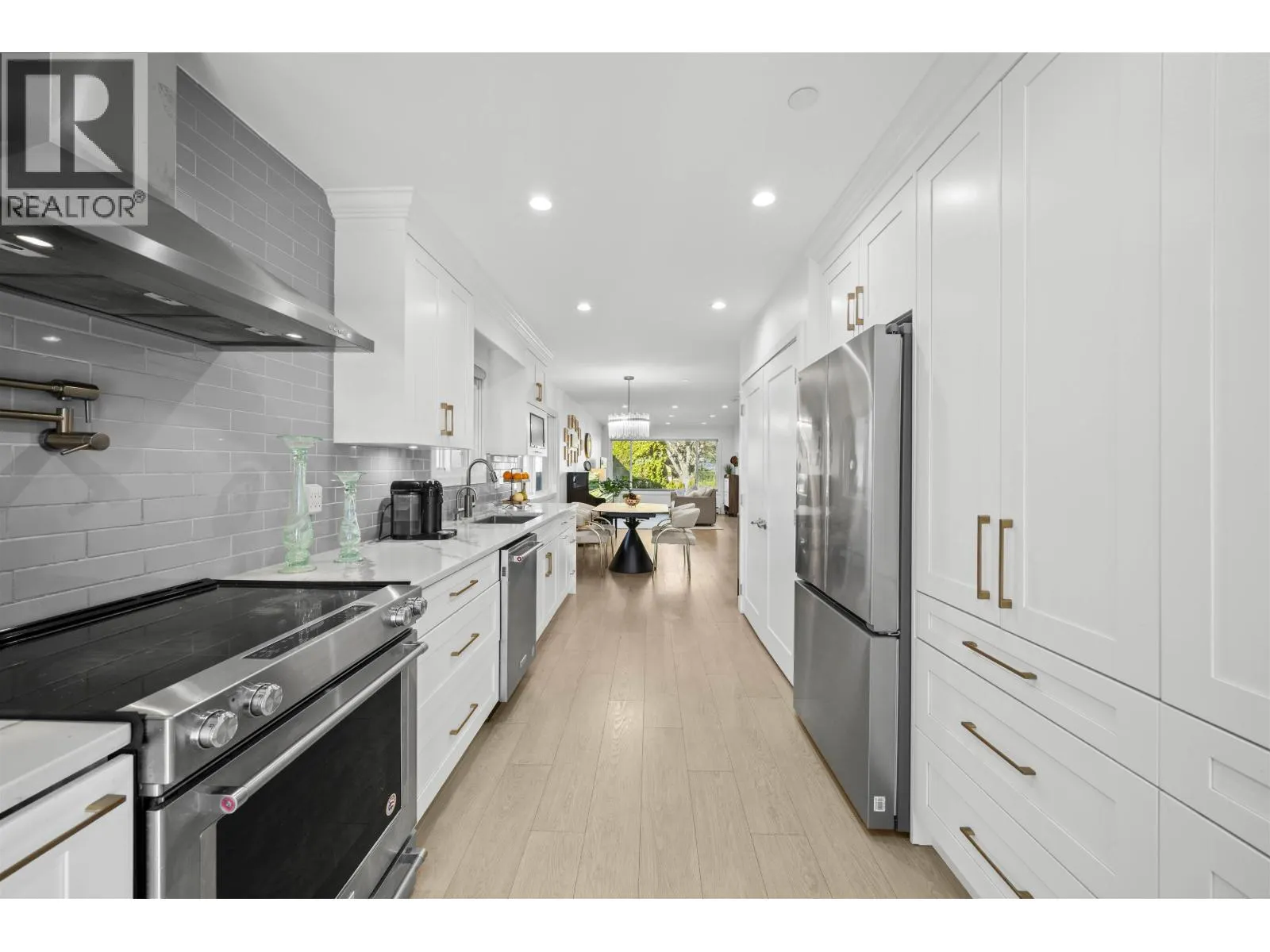 870 W 59TH AVENUE