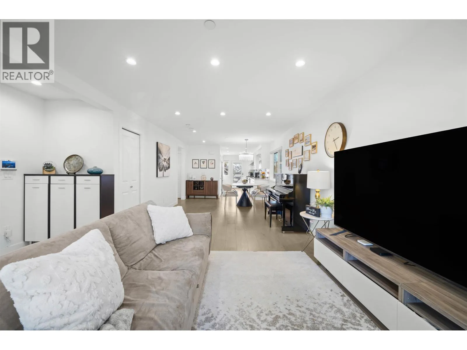870 W 59TH AVENUE