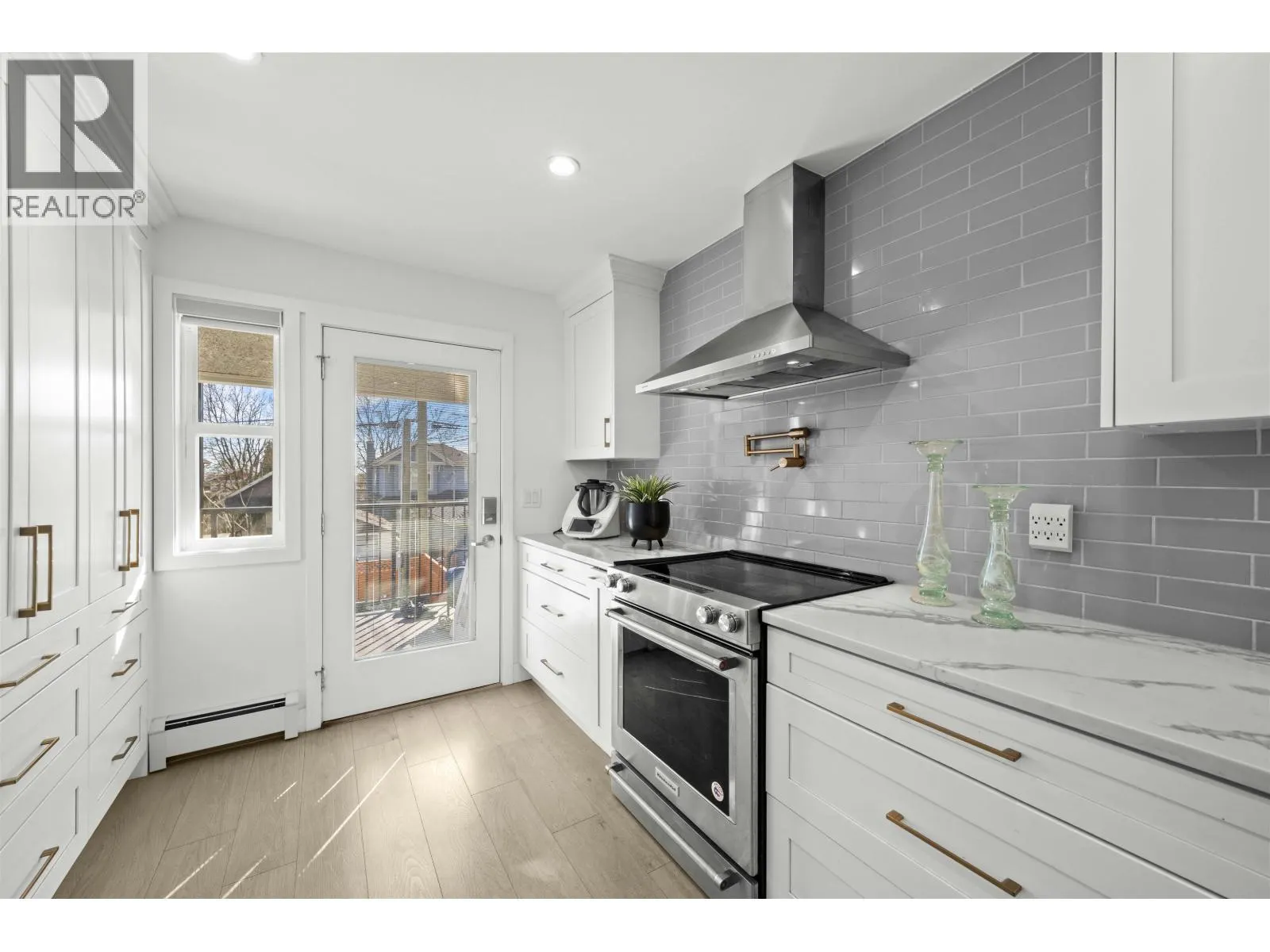 870 W 59TH AVENUE