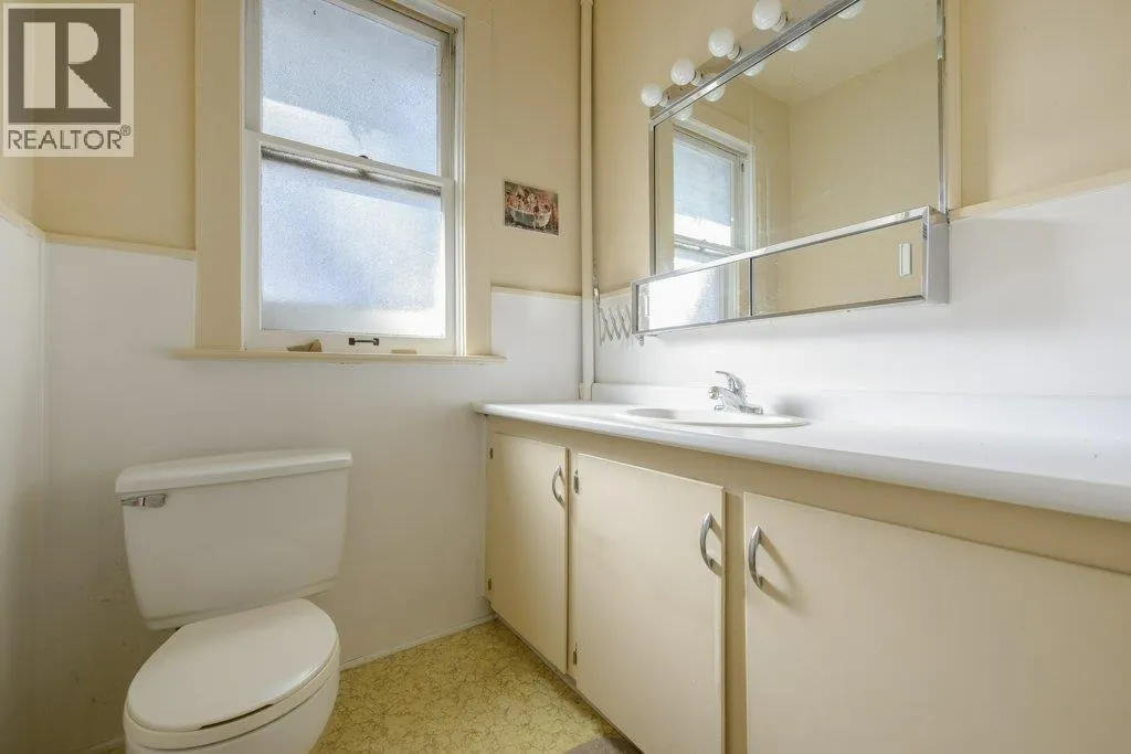 535 W 15TH STREET