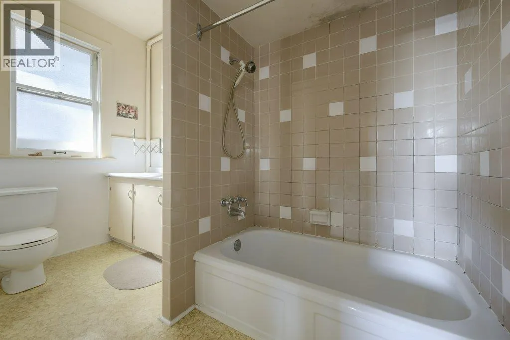535 W 15TH STREET