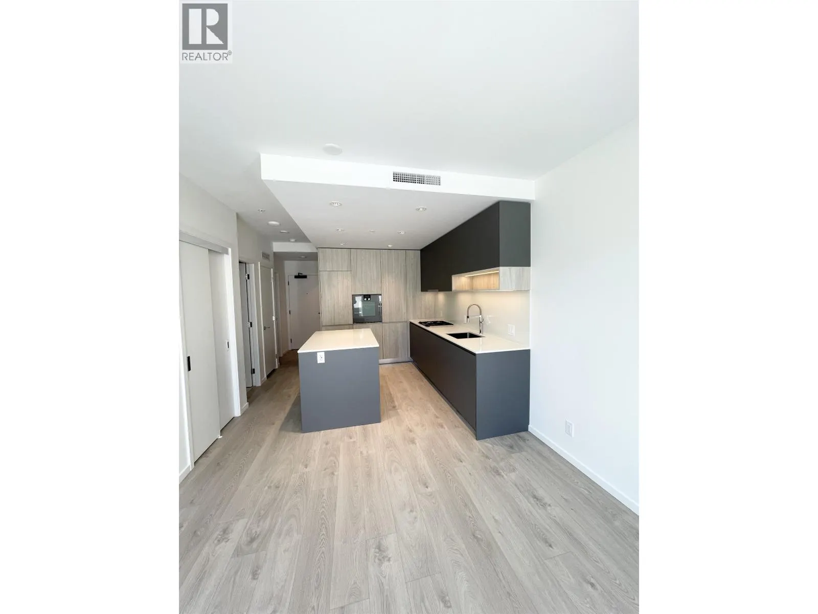 216 6600 MINORU BOULEVARD