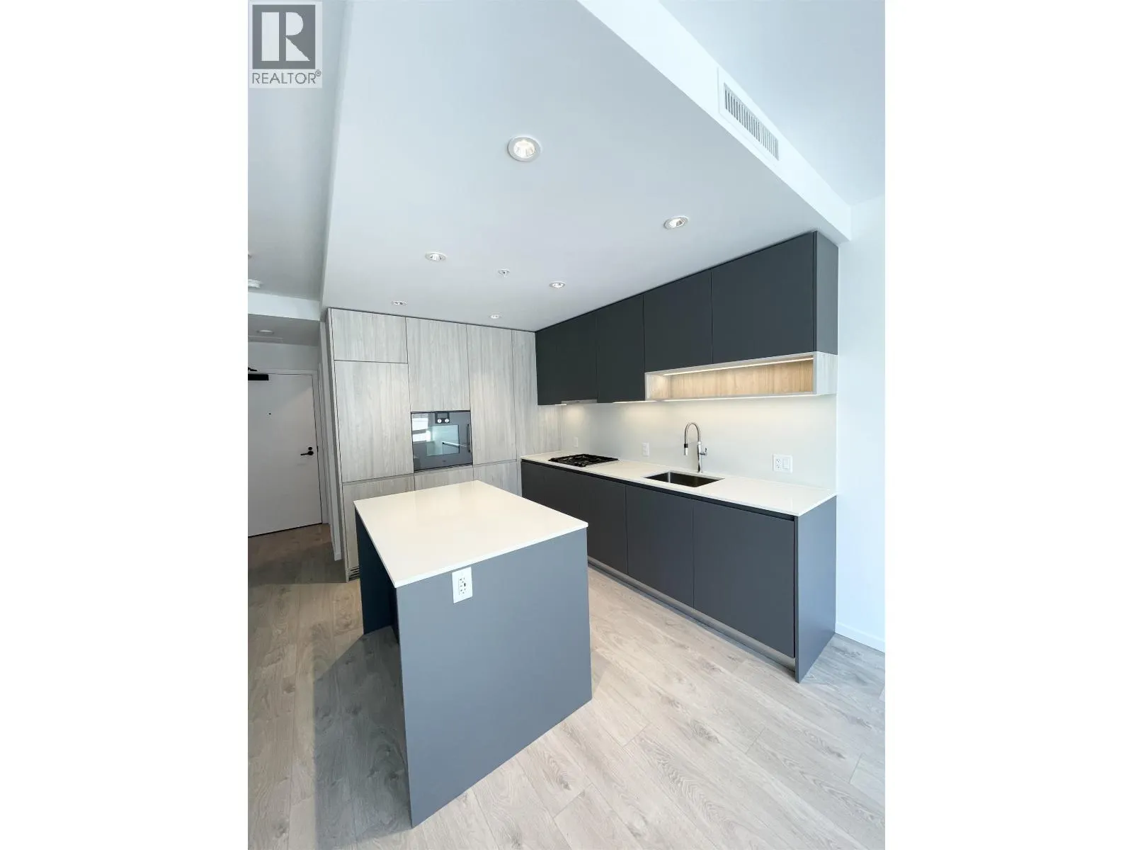 216 6600 MINORU BOULEVARD