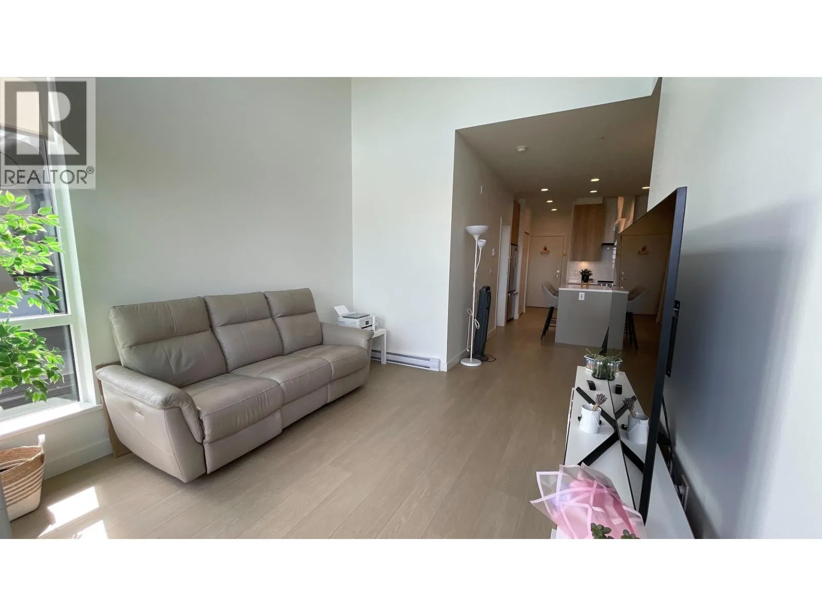 614 7599 15TH STREET