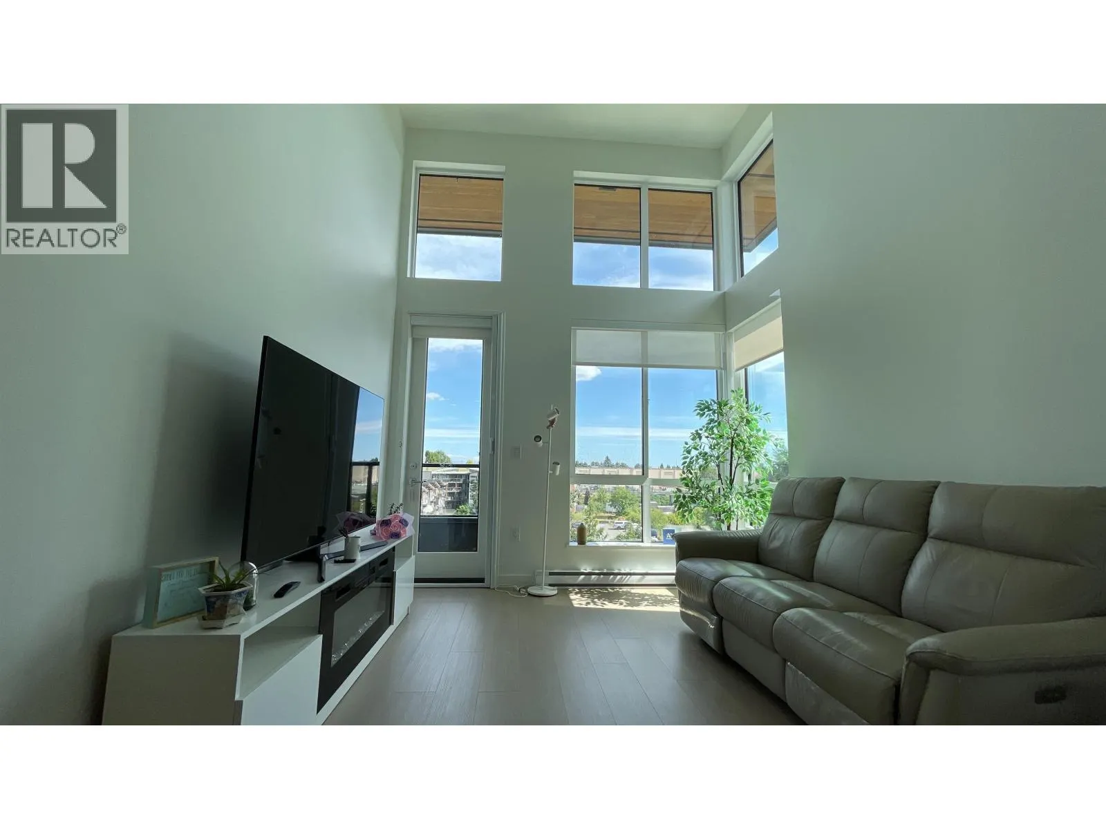 614 7599 15TH STREET
