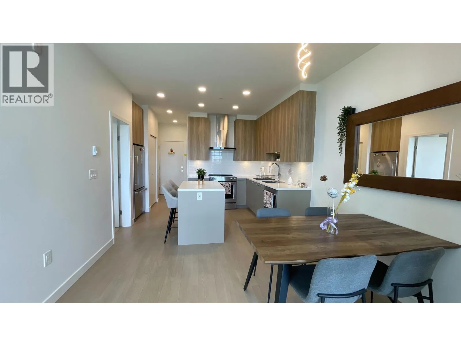 614 7599 15TH STREET