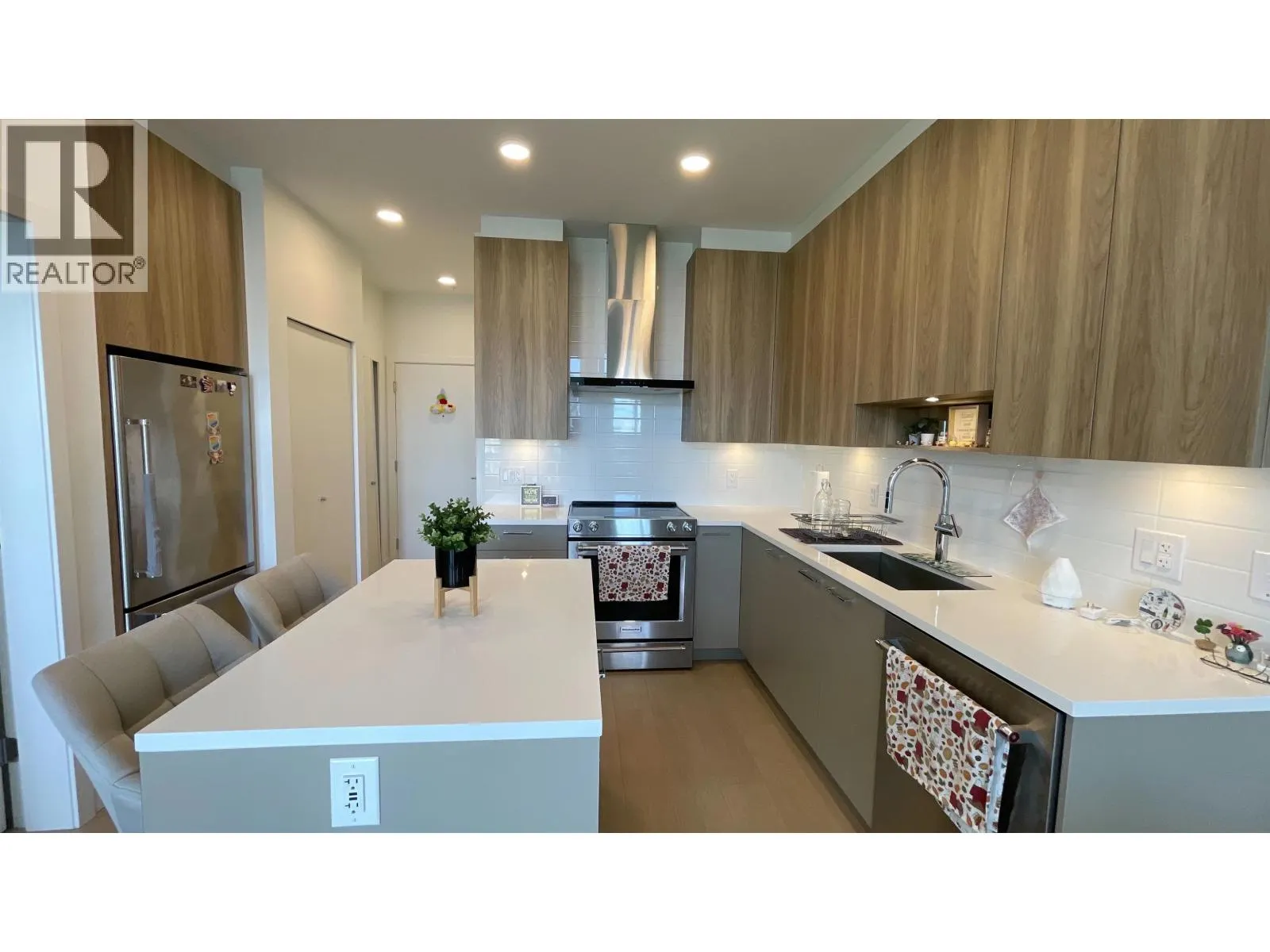 614 7599 15TH STREET