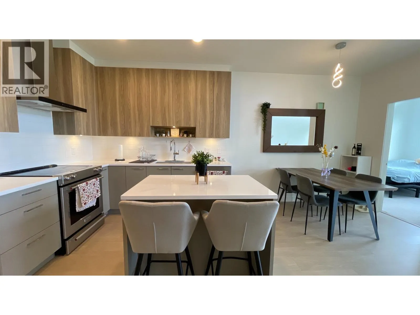 614 7599 15TH STREET