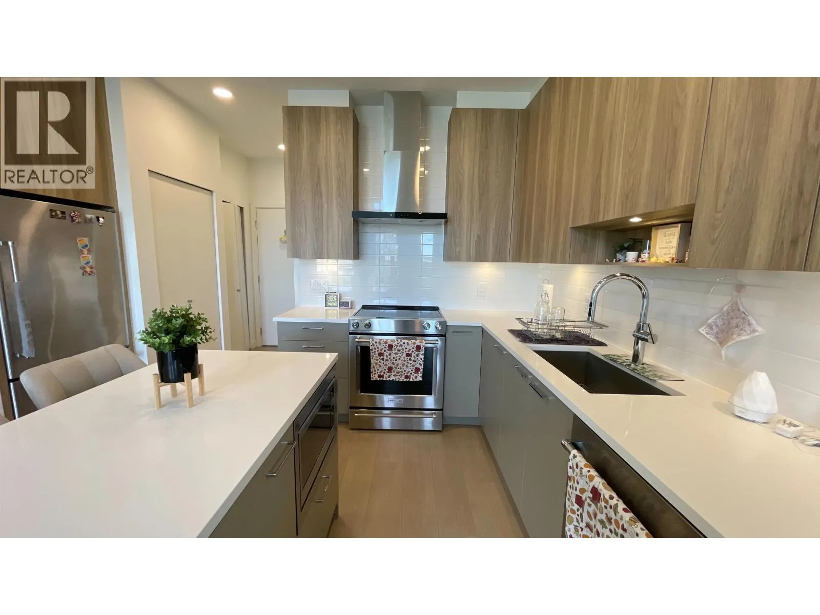 614 7599 15TH STREET