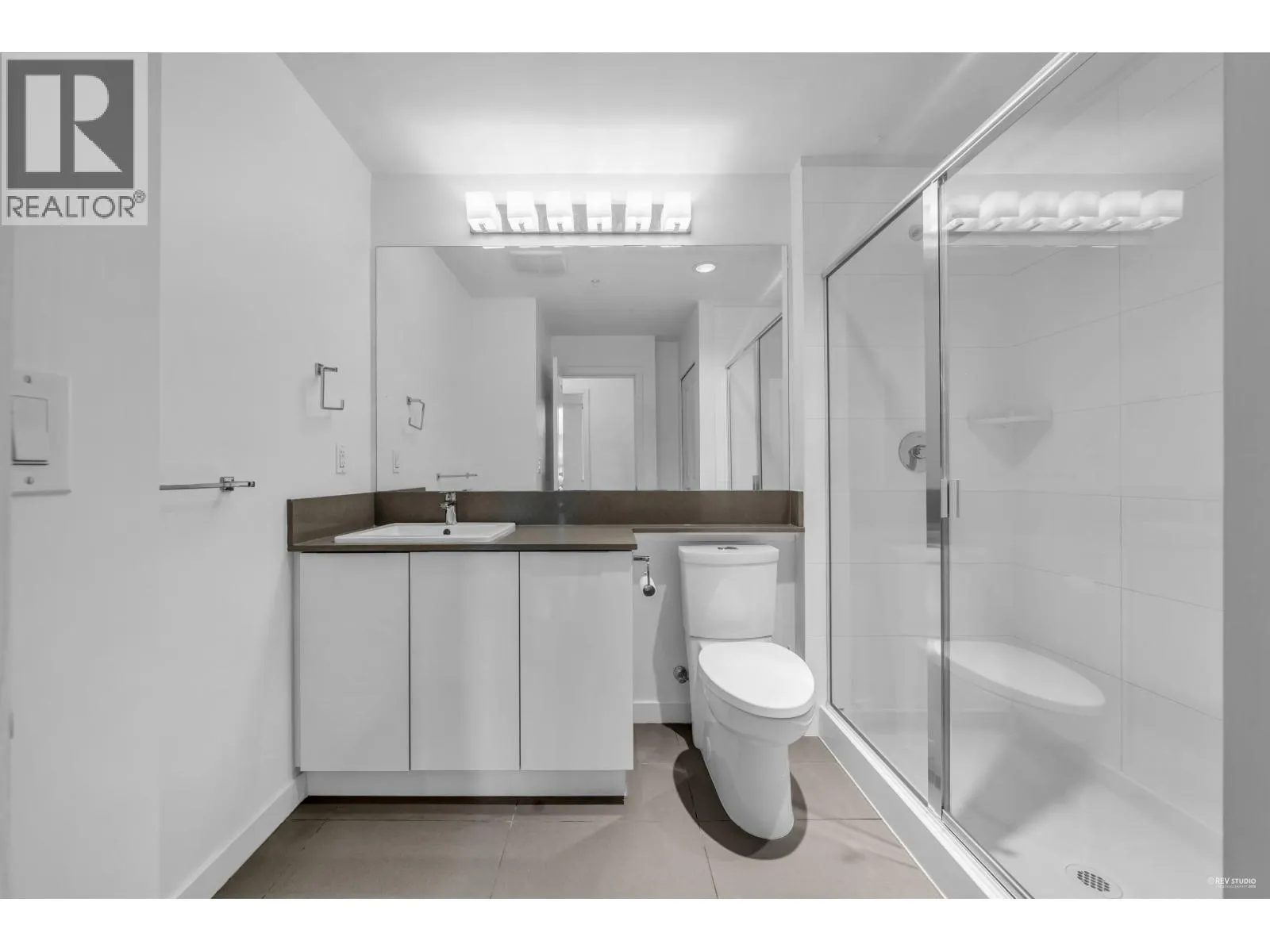 411 1152 WINDSOR MEWS