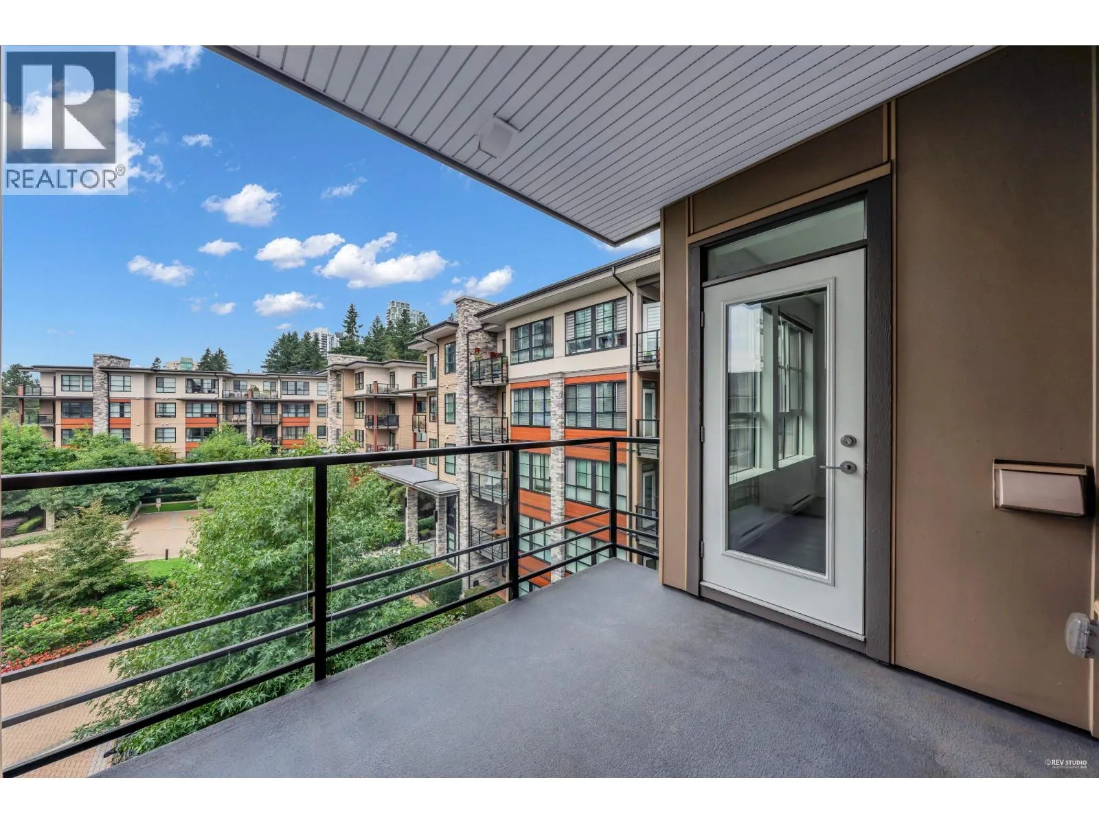 411 1152 WINDSOR MEWS