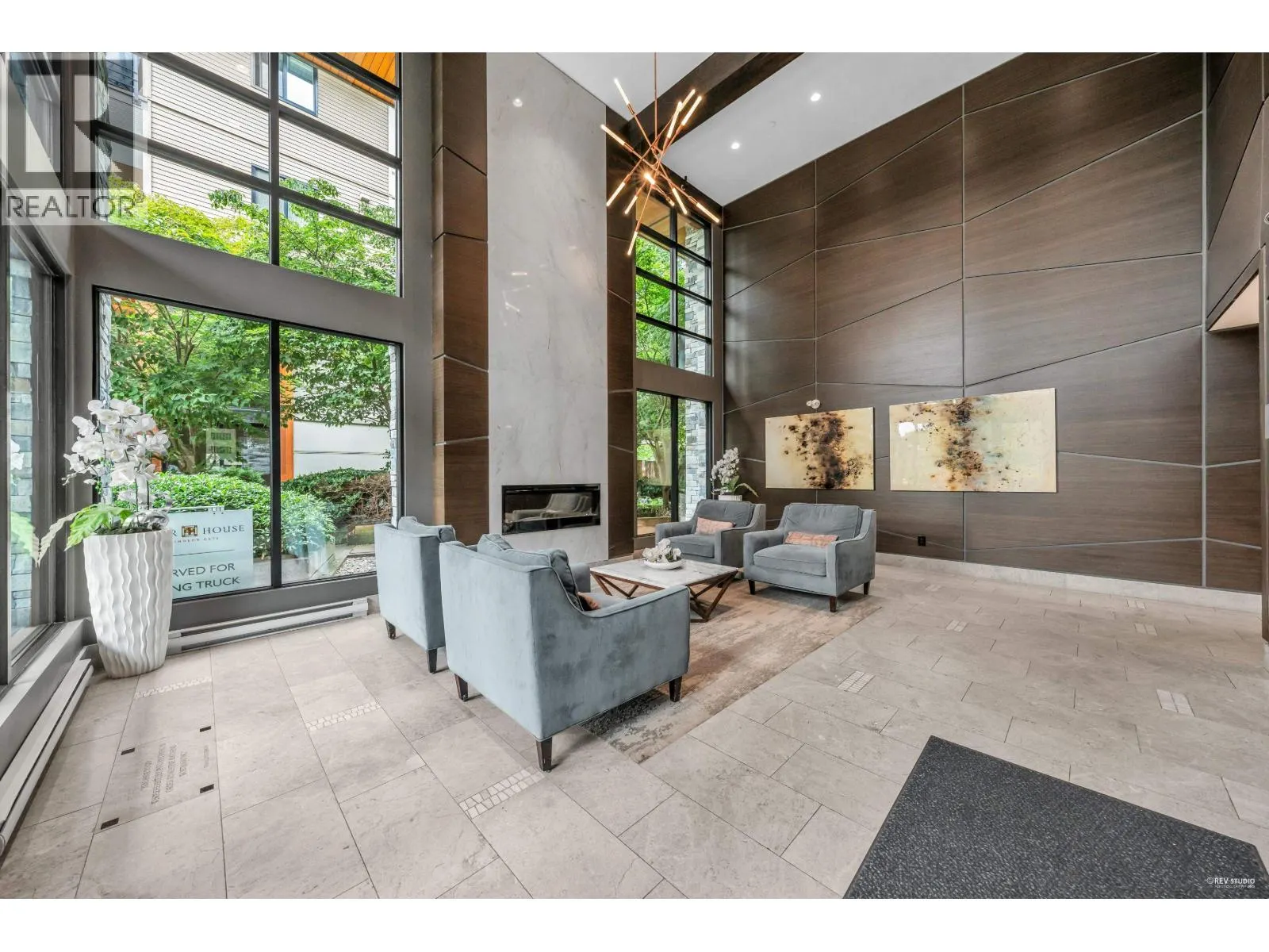 411 1152 WINDSOR MEWS