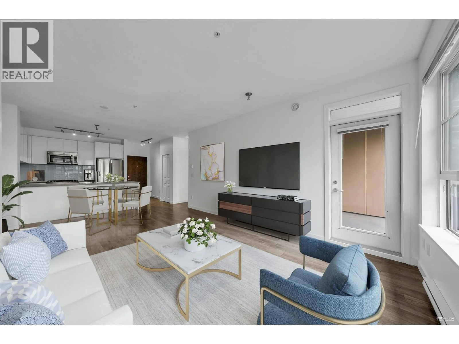 411 1152 WINDSOR MEWS