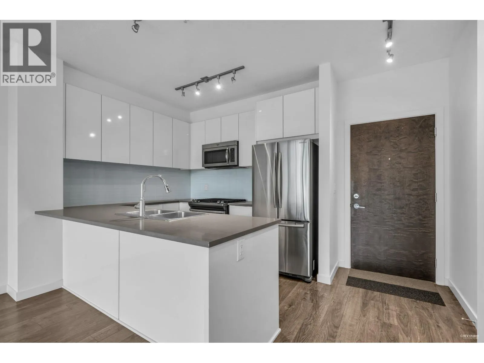 411 1152 WINDSOR MEWS
