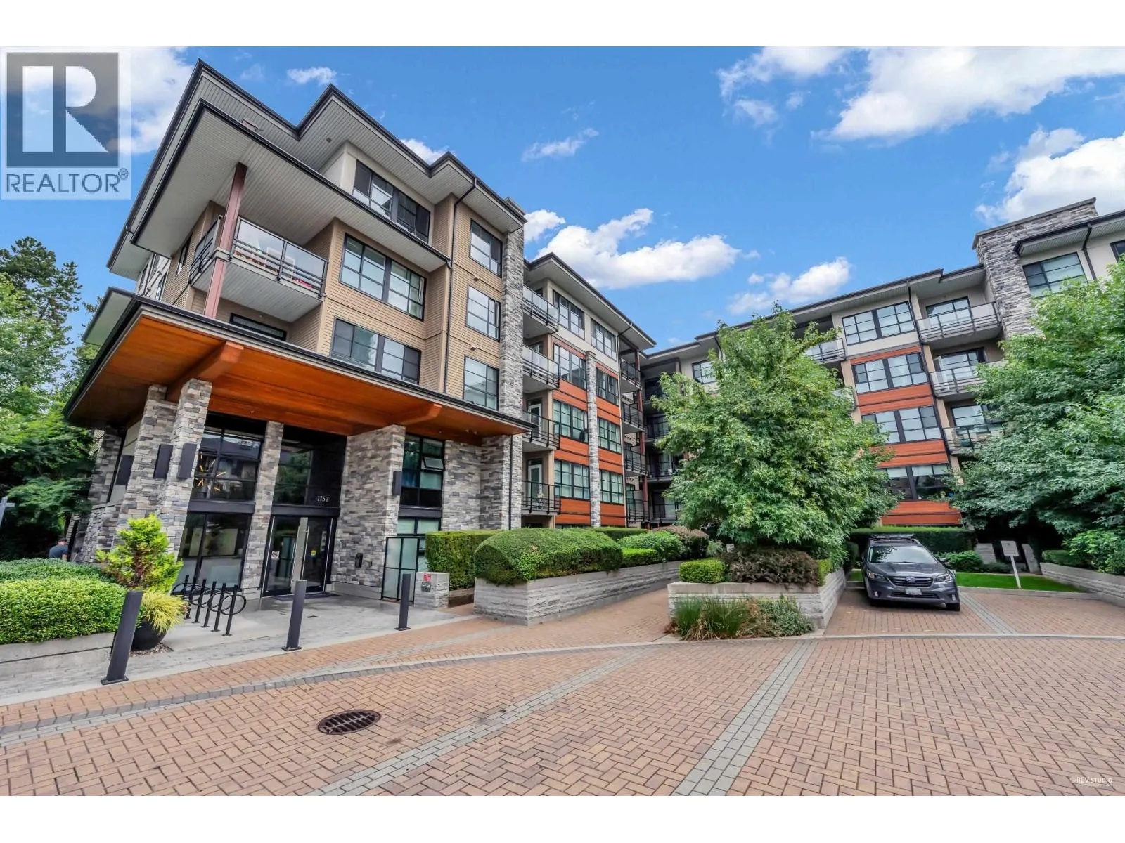 411 1152 WINDSOR MEWS
