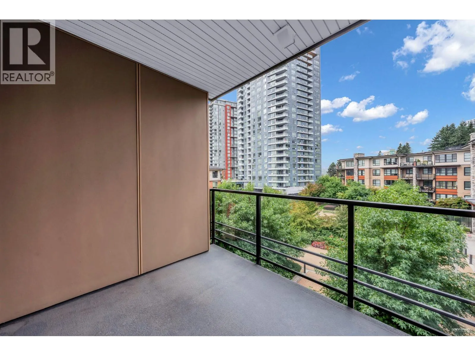 411 1152 WINDSOR MEWS