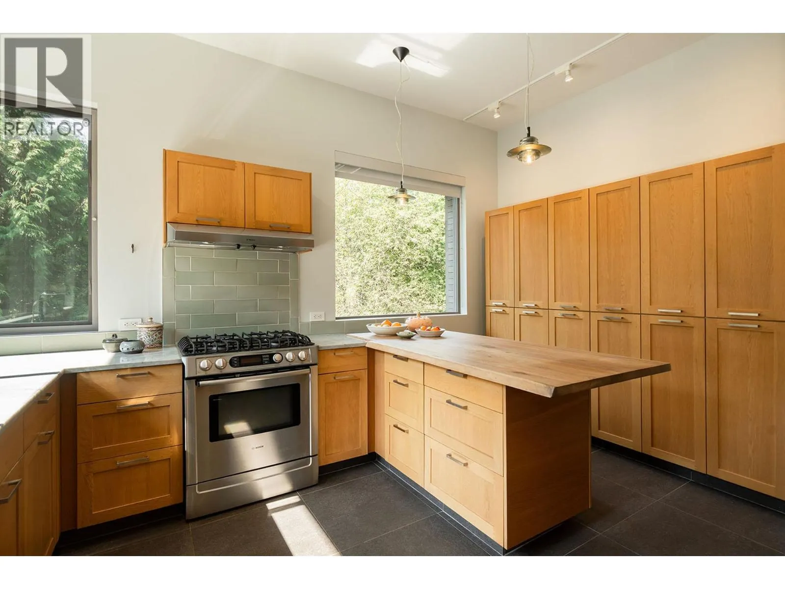 1754 FRANCES WALK