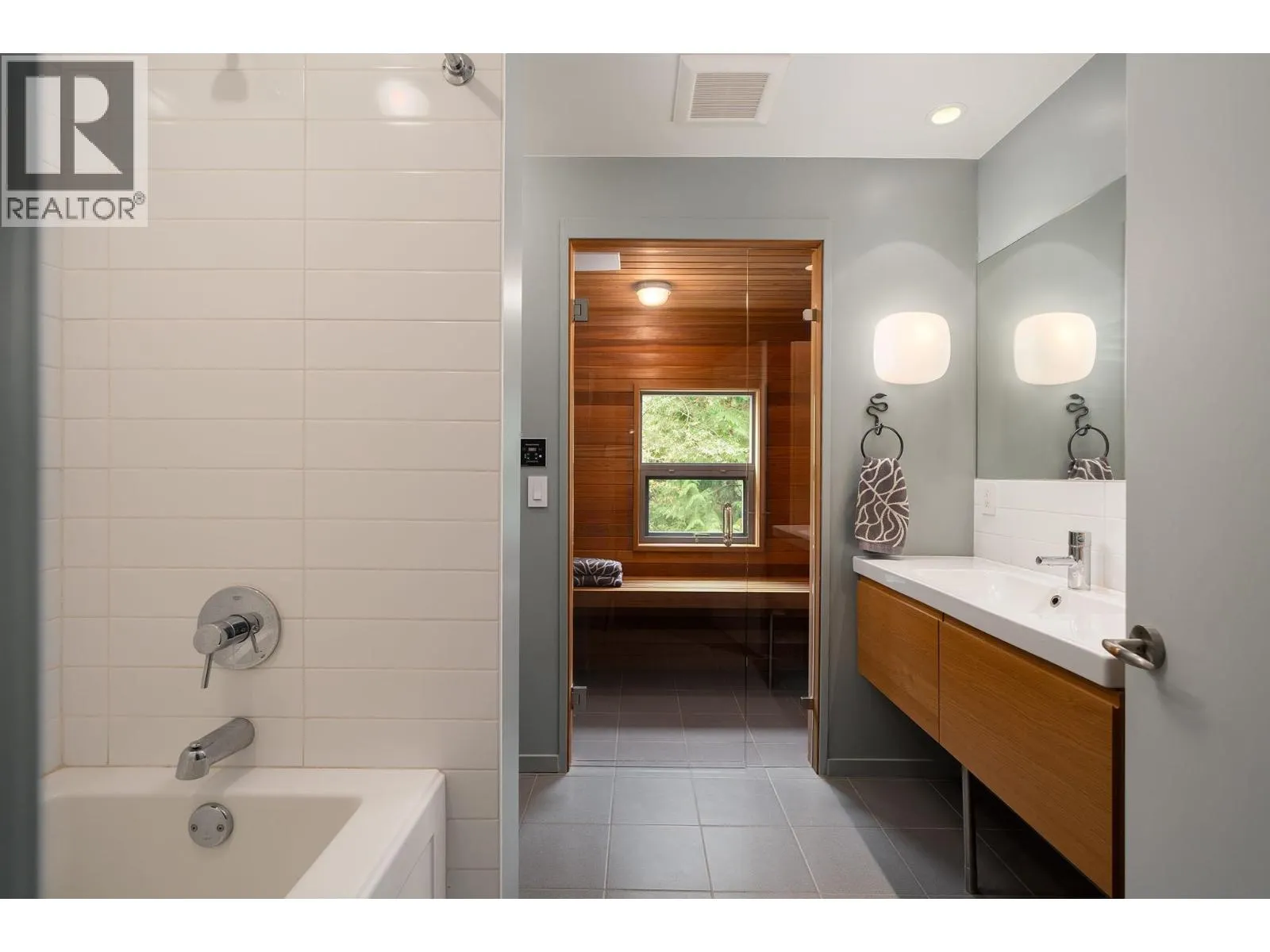 1754 FRANCES WALK