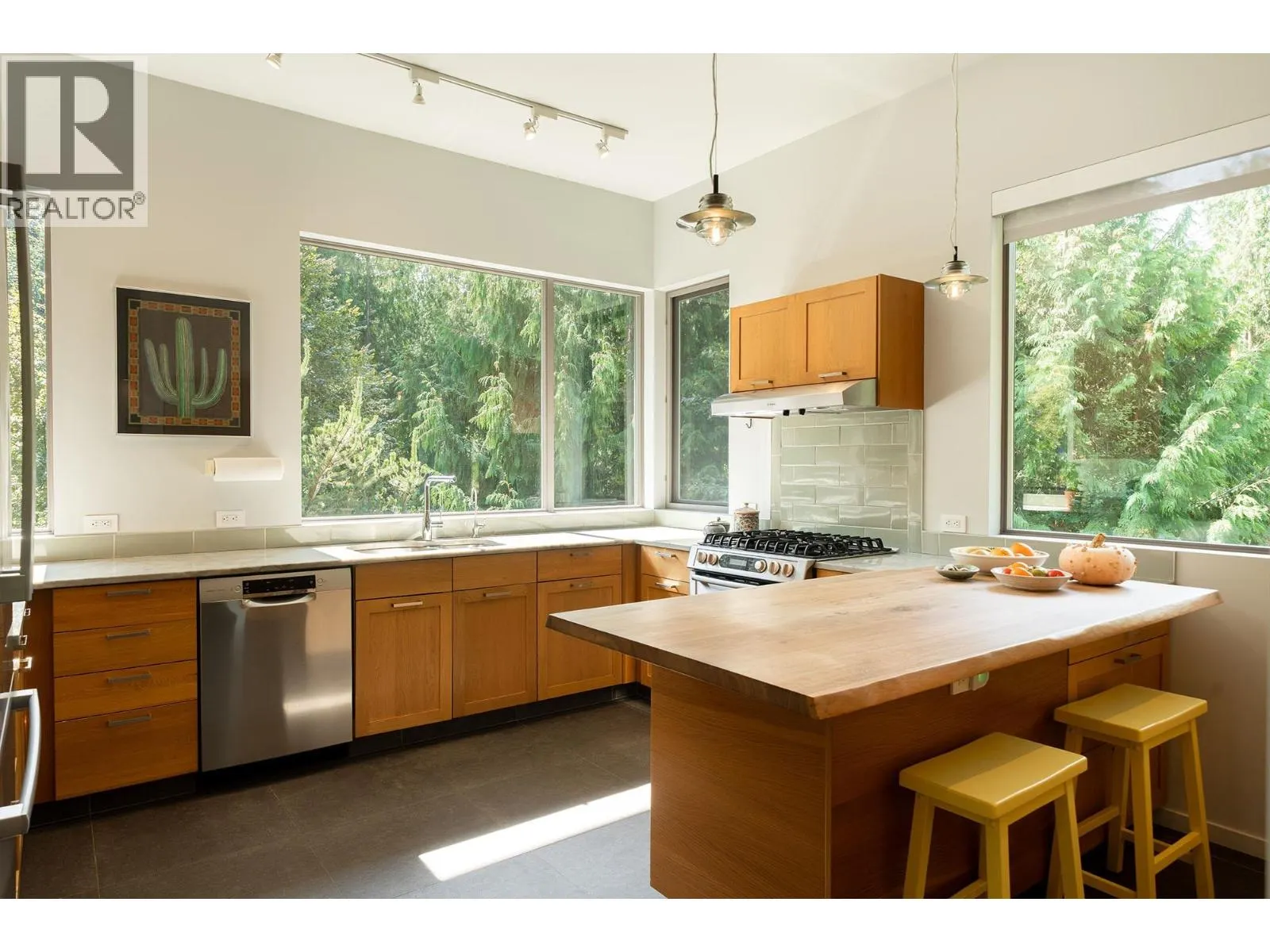 1754 FRANCES WALK