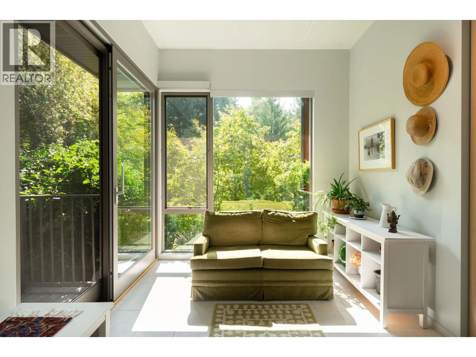 1754 FRANCES WALK