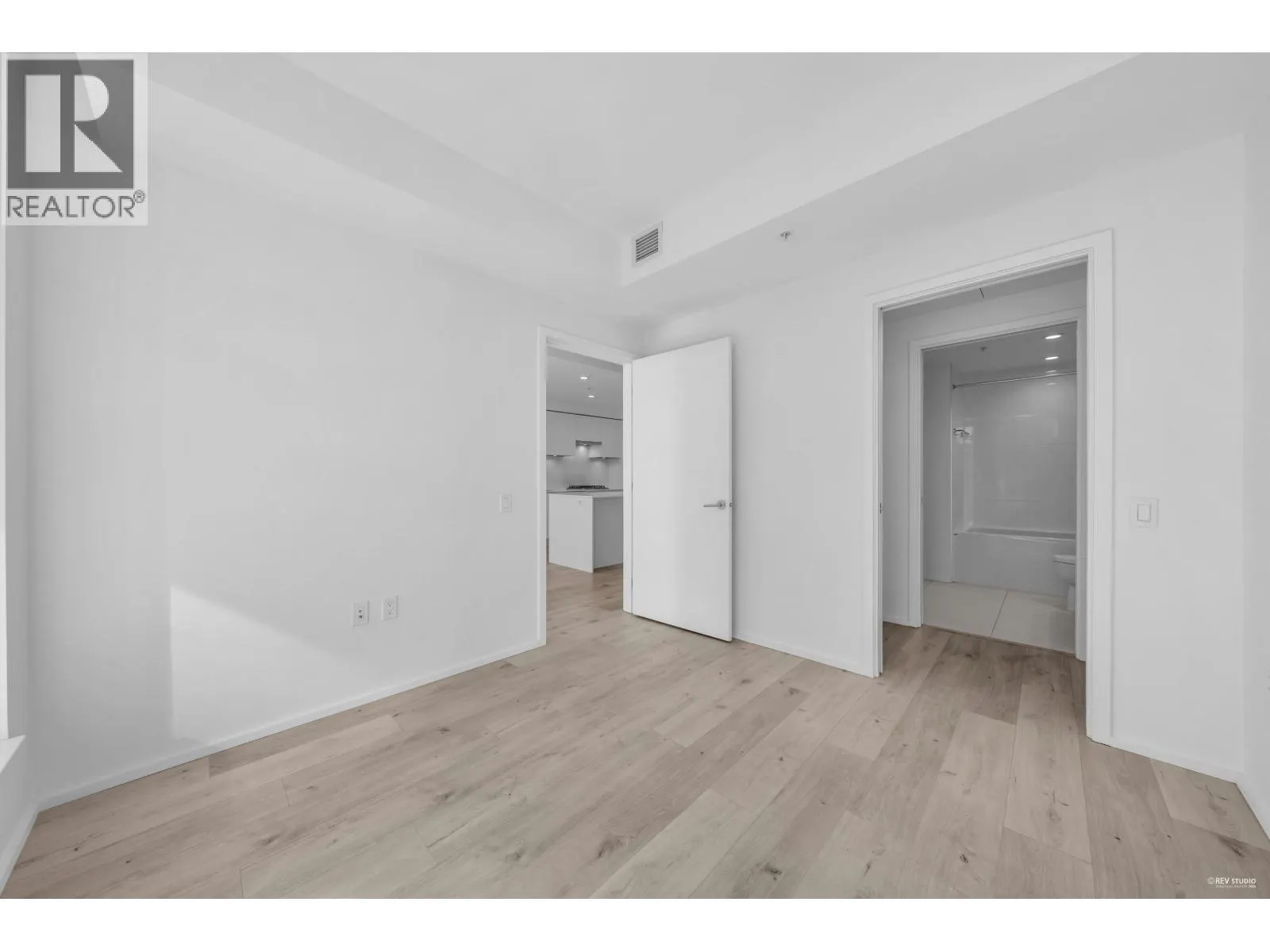 804 3833 EVERGREEN PLACE
