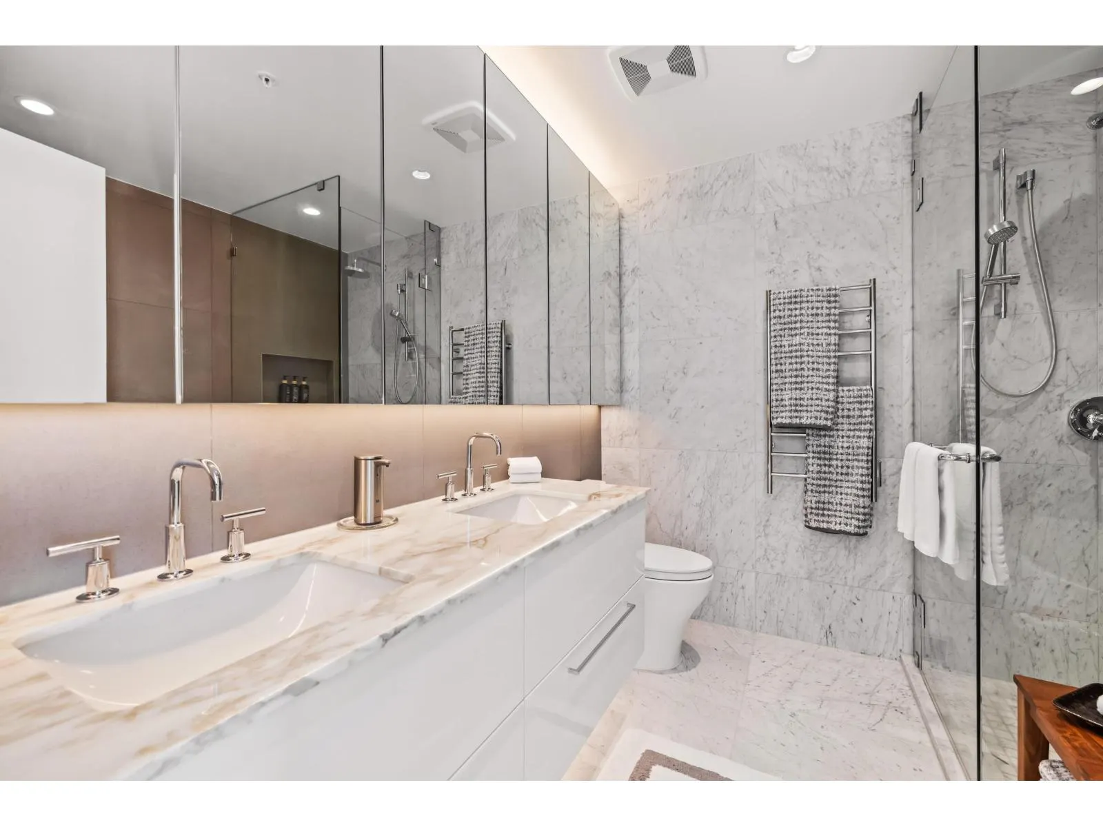 1804 1501 FOSTER STREET