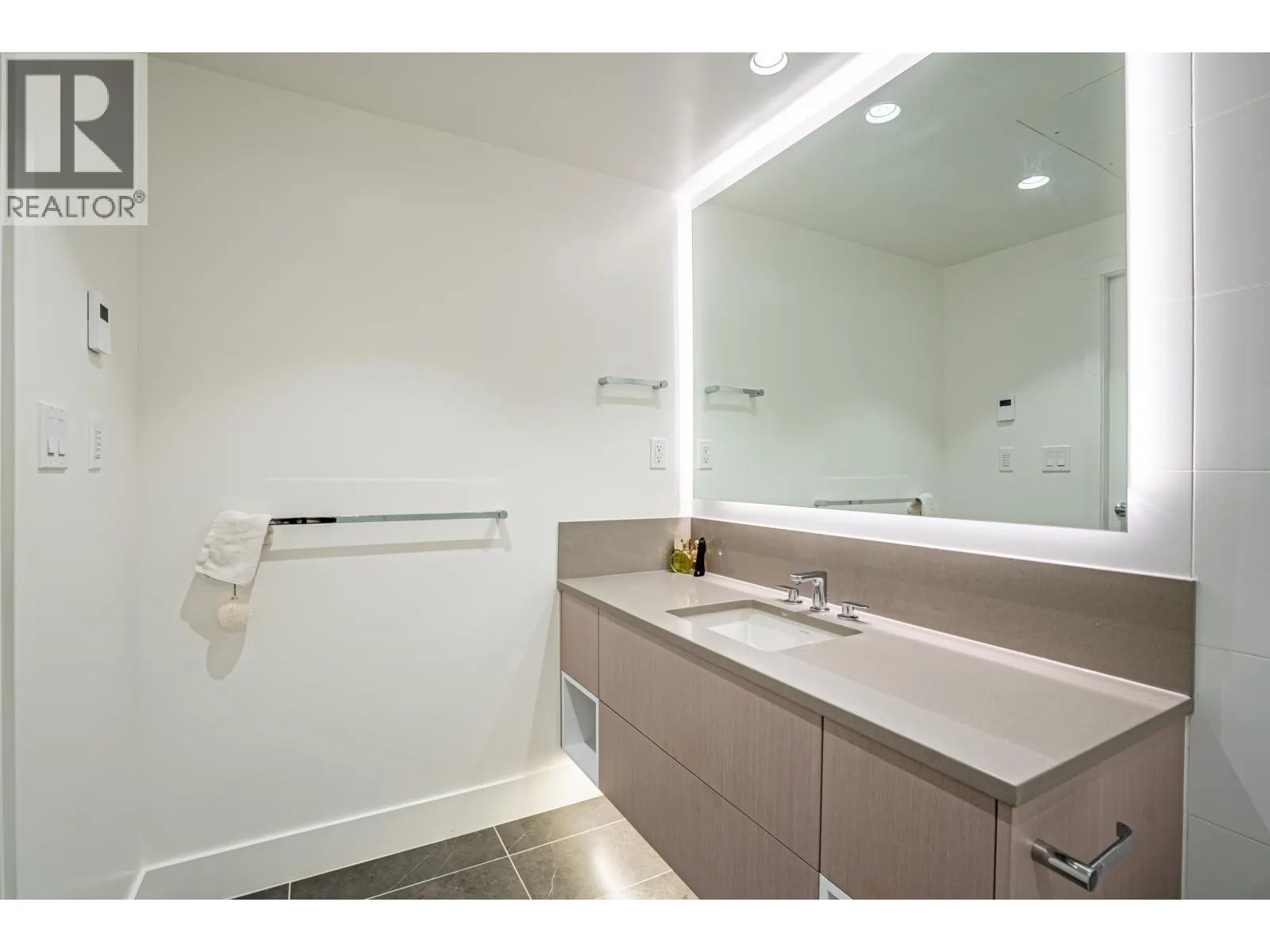 1601 1632 LIONS GATE LANE