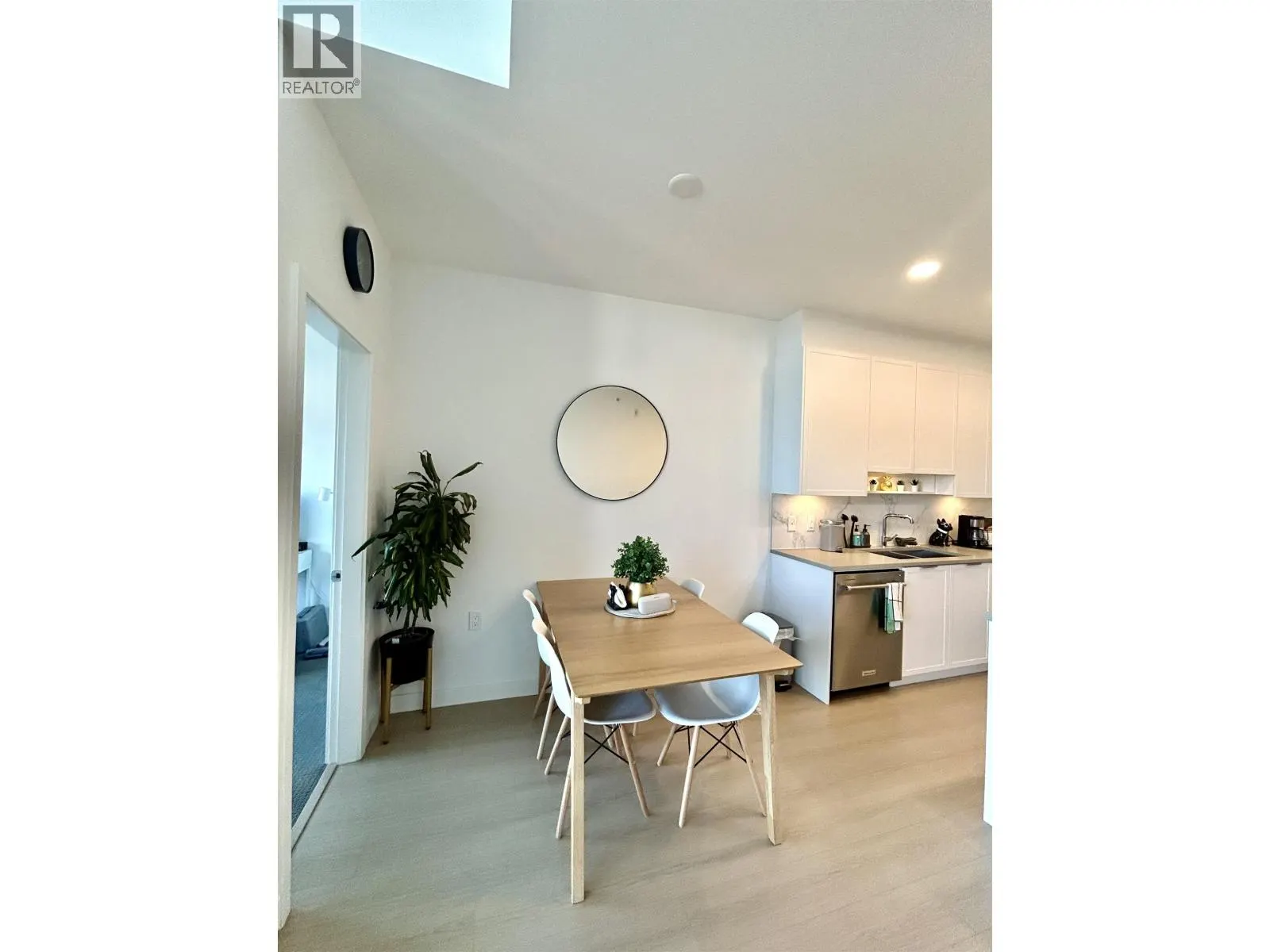 411 7799 17TH STREET