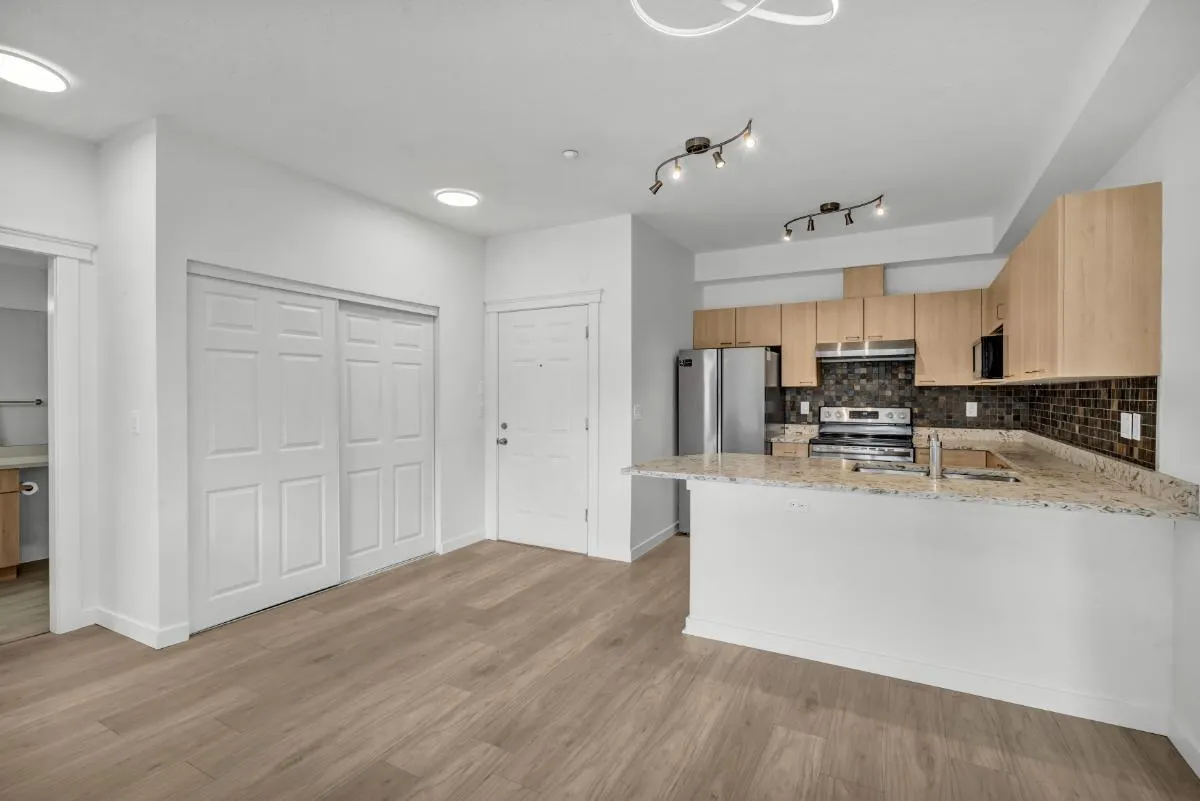211 12083 92A AVENUE