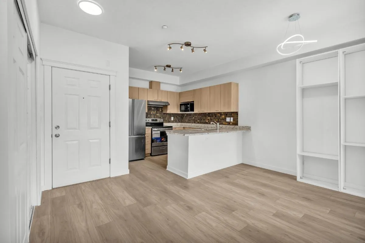 211 12083 92A AVENUE