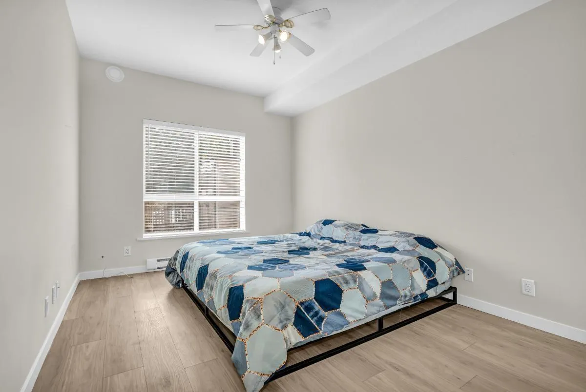 211 12083 92A AVENUE