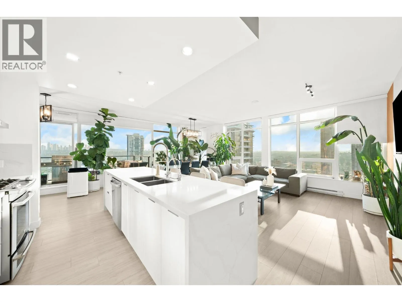 2604 2077 ROSSER AVENUE