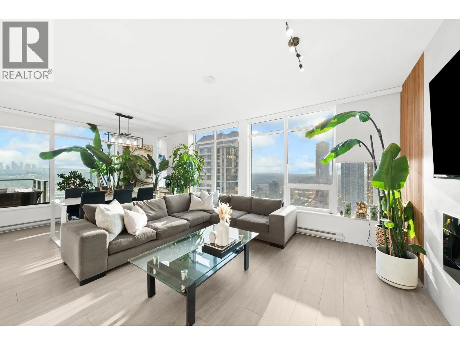 2604 2077 ROSSER AVENUE