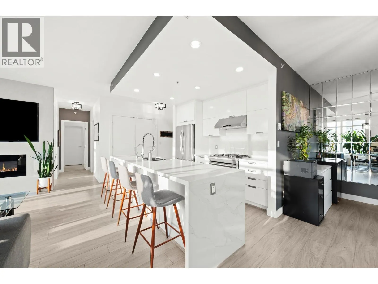 2604 2077 ROSSER AVENUE