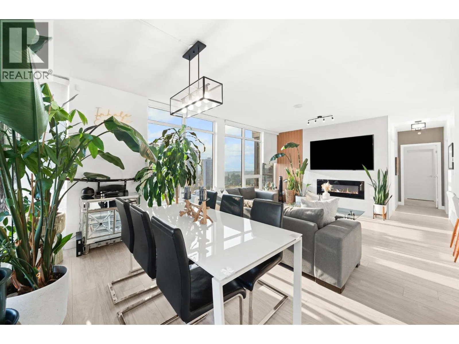 2604 2077 ROSSER AVENUE