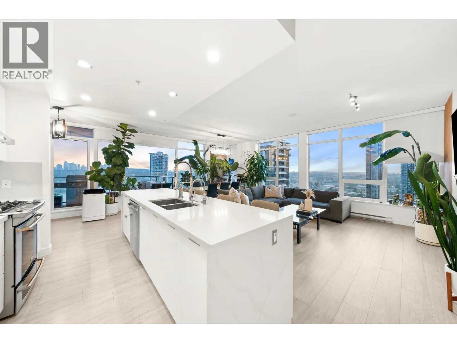 2604 2077 ROSSER AVENUE