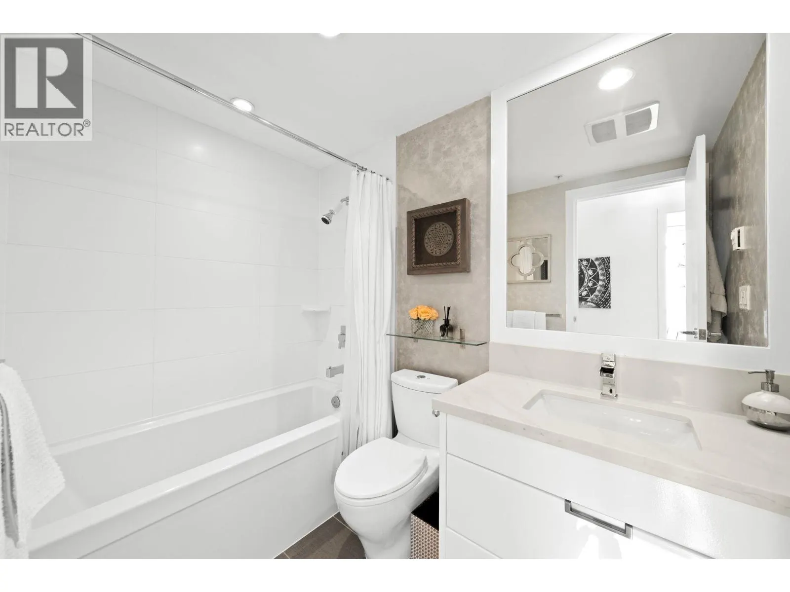2604 2077 ROSSER AVENUE