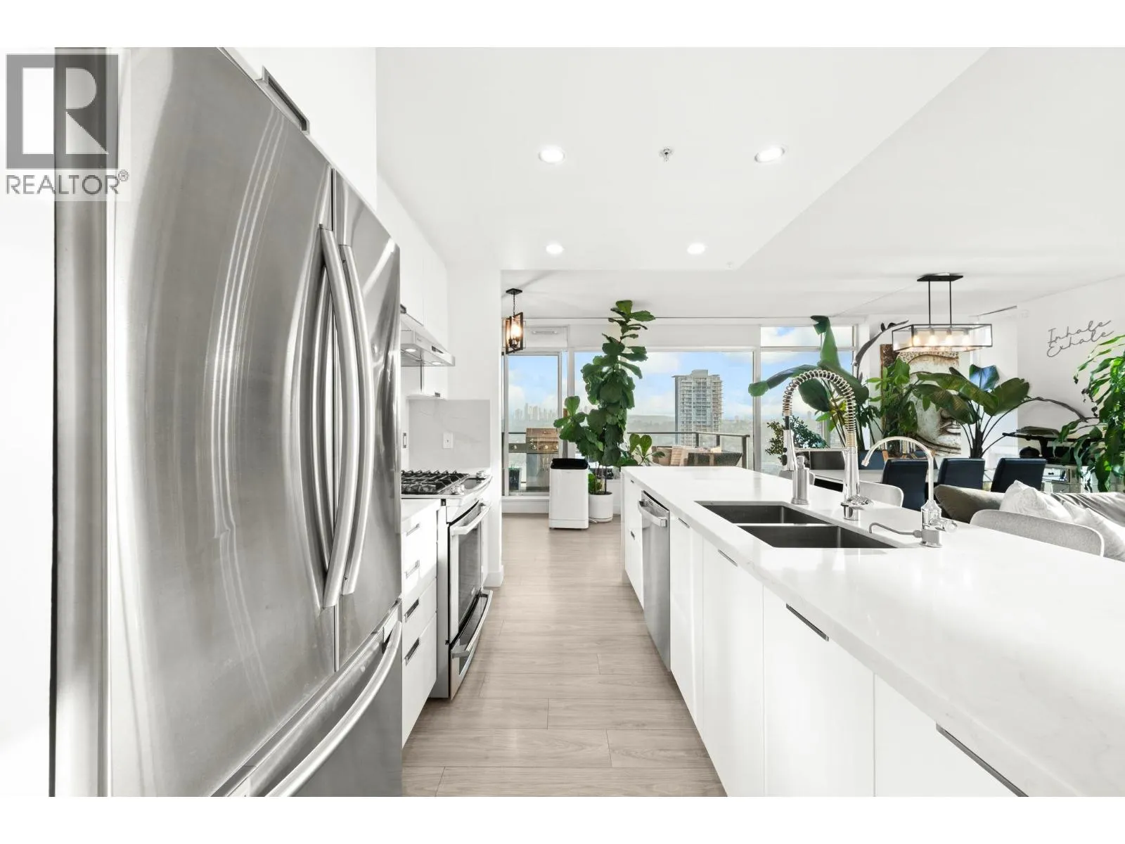 2604 2077 ROSSER AVENUE