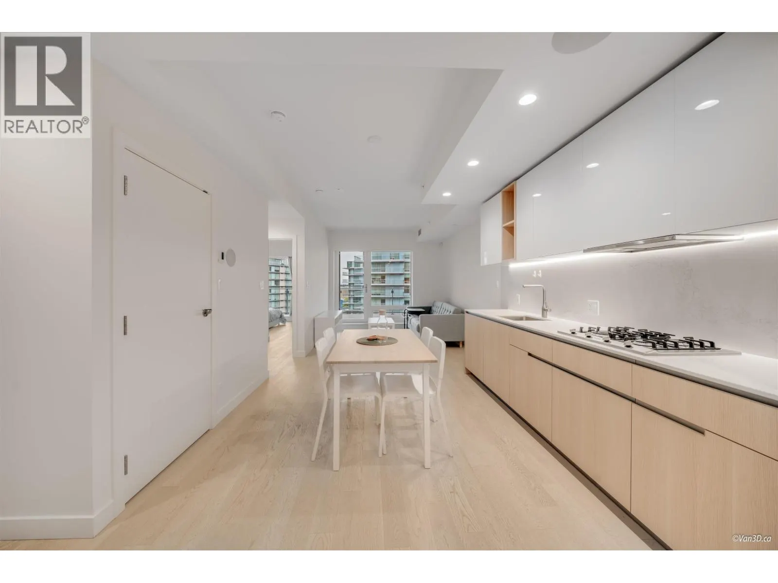 913 6811 PEARSON WAY