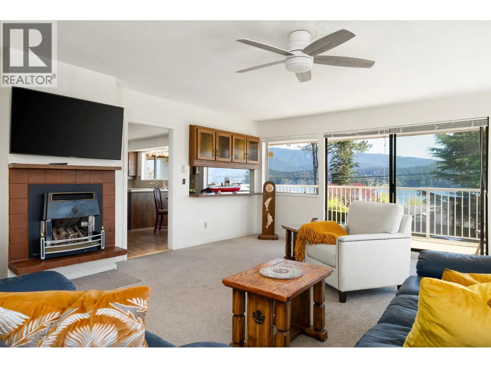 587 BEACHVIEW DRIVE