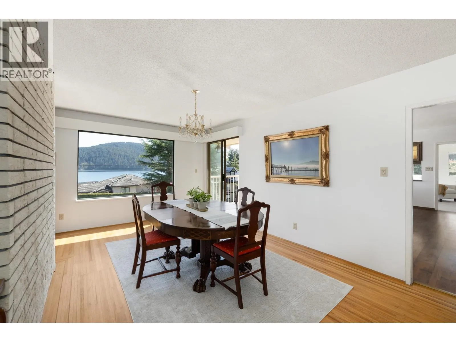 587 BEACHVIEW DRIVE
