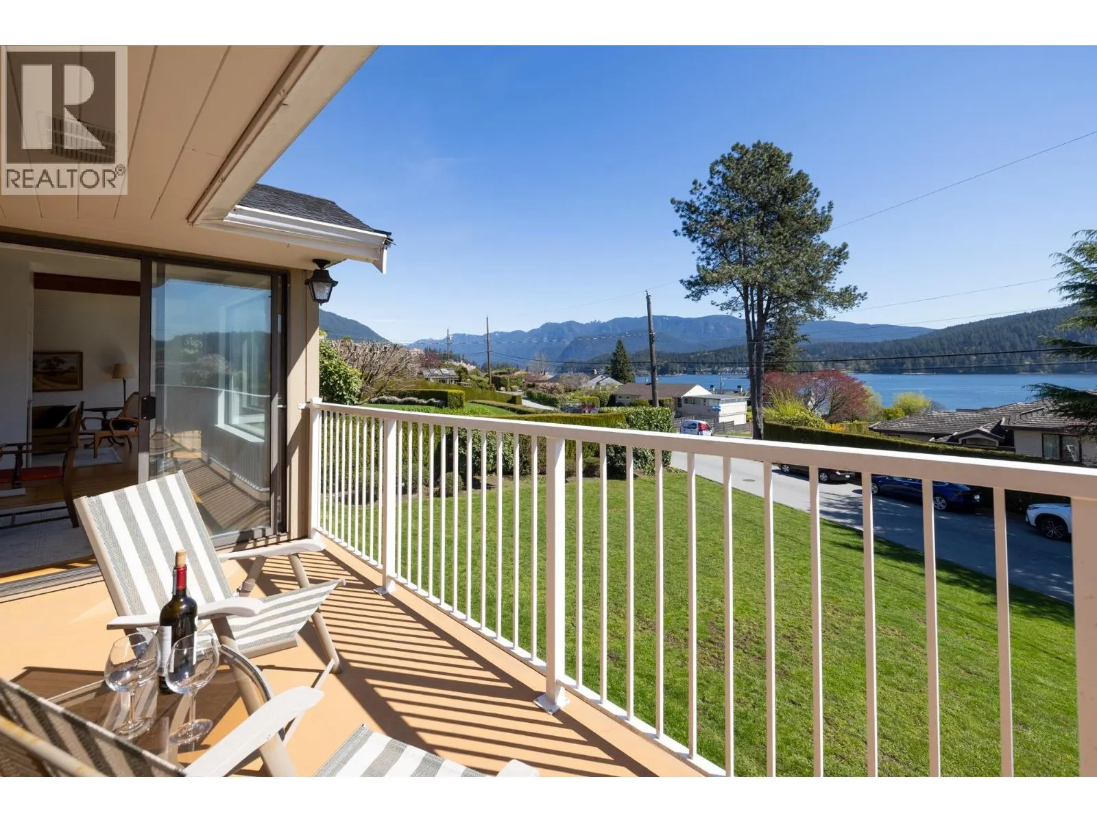 587 BEACHVIEW DRIVE