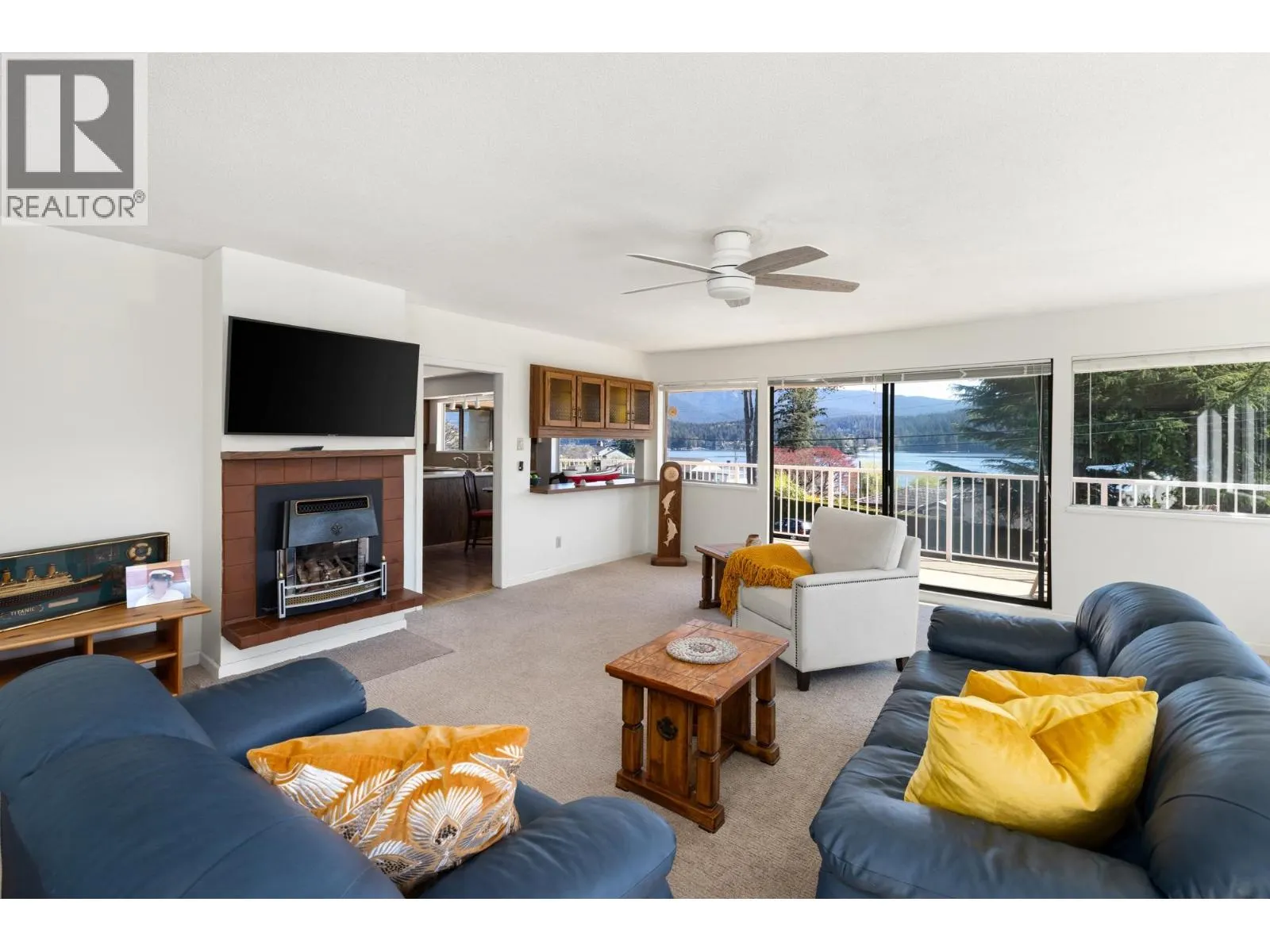 587 BEACHVIEW DRIVE