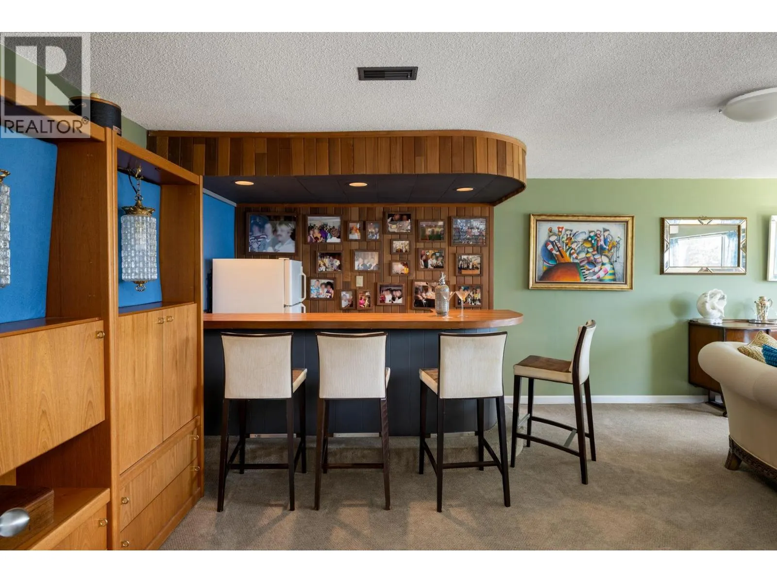 587 BEACHVIEW DRIVE